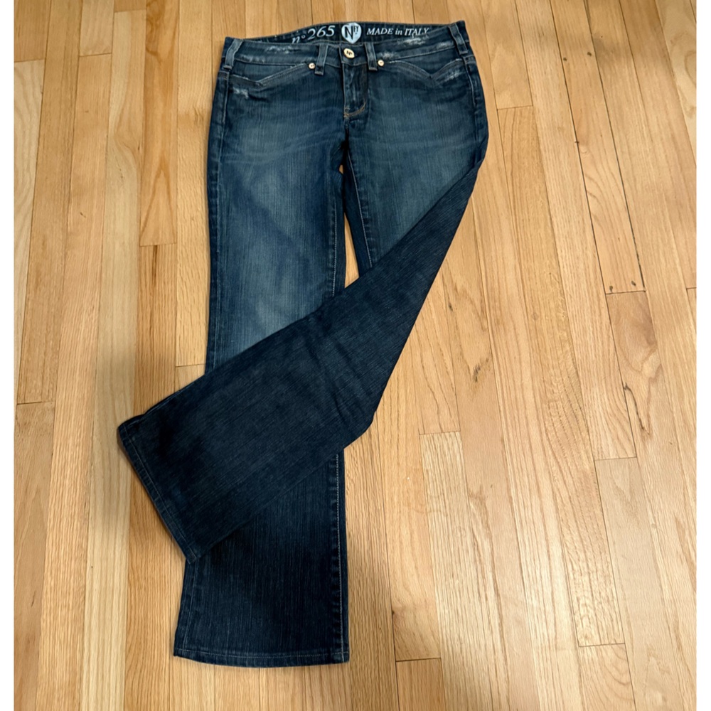 No 265 bootcut jeans in size 28, perfect condition. Low rise.